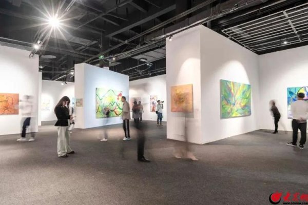 赢盈配资 青岛黄盒子美术馆新展开幕，和郑俊龙一起来一场“清醒的梦游”！