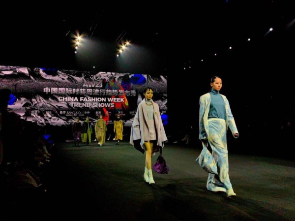银河配资 时尚添新 市场加力——2023秋冬中国国际时装周观察