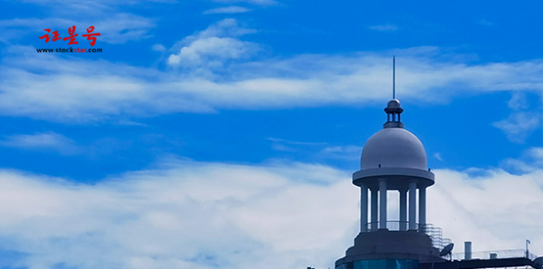 摩根策酪 西域旅游：天山天池冬季冰雪娱乐项目包括冰上龙舟赛、滑雪圈等